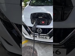 একটি CCS2 চার্জিং স্টেশন একটি CHAdeMO গাড়ির জন্য